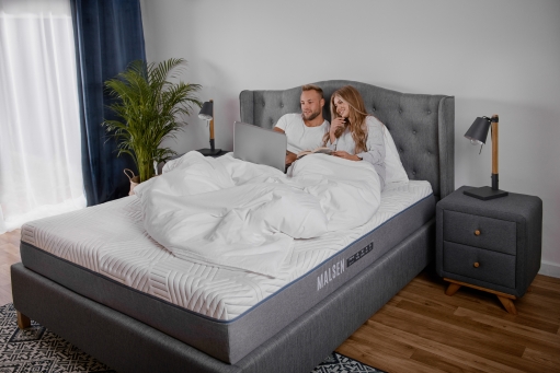 HOW DO I CHOOSE A MATTRESS FOR TWO PEOPLE?